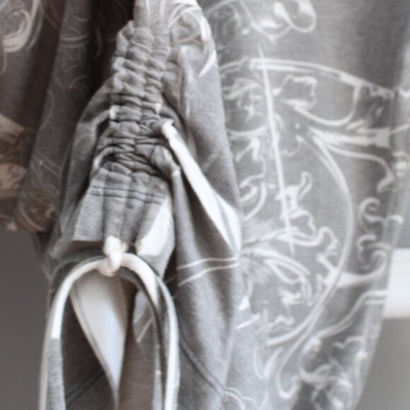 Baby Phat VTG Y2K Gray White Graphic Diamond Accent Long Sleeve Top Size XL NWT - Picture 6 of 7